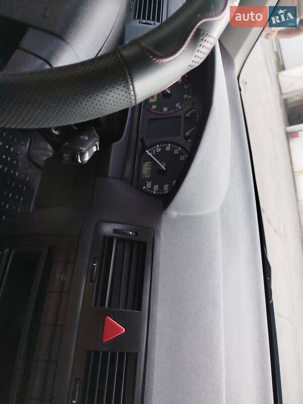 Седан Skoda Fabia 2002 в Старокостянтинові