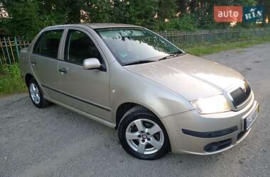 Седан Skoda Fabia 2005 в 