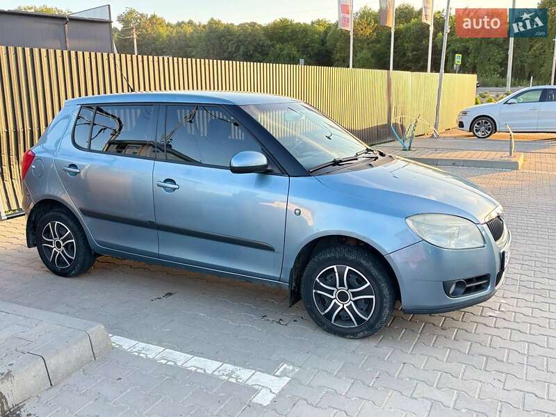 Хэтчбек Skoda Fabia 2007 в Львове