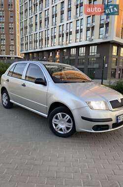 Хэтчбек Skoda Fabia 2006 в 