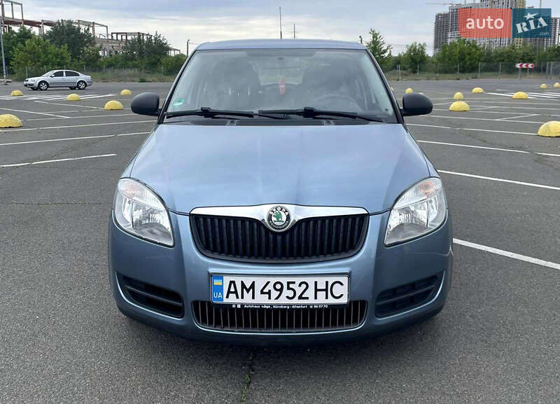 Хэтчбек Skoda Fabia 2009 в 