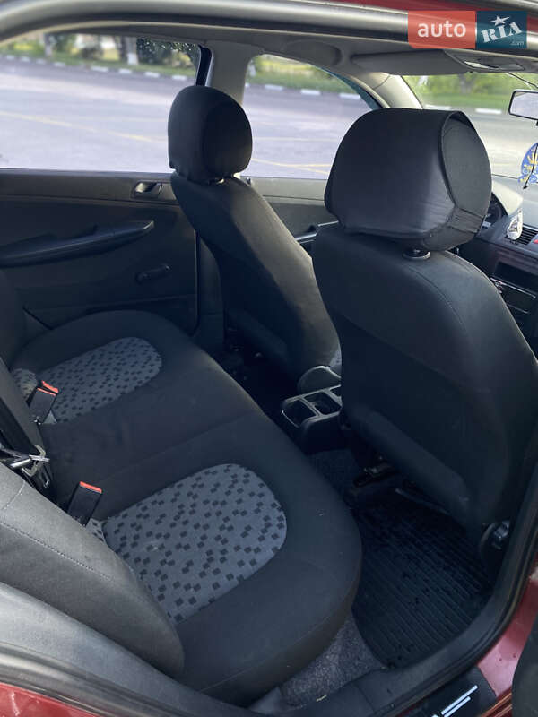 Хэтчбек Skoda Fabia 2006 в Вишневом фото 9 Хэтчбек Skoda Fabia 2006 в Вишневом