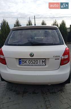 Хэтчбек Skoda Fabia 2011 в 