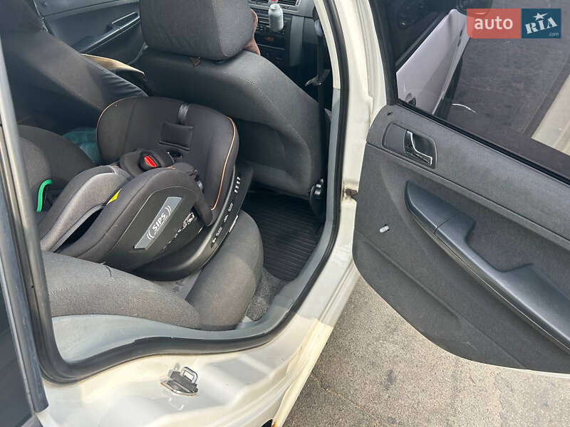 Универсал Skoda Fabia 2003 в Киеве