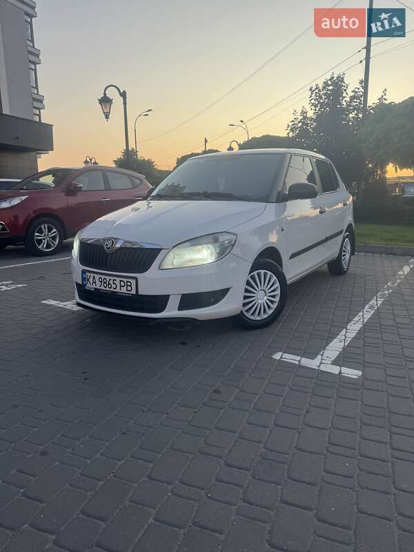 Хэтчбек Skoda Fabia 2011 в Киеве