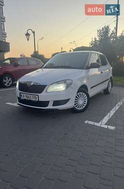 Хэтчбек Skoda Fabia 2011 в 