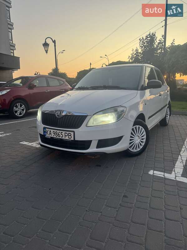 Хэтчбек Skoda Fabia 2011 в 