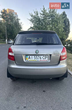 Хэтчбек Skoda Fabia 2011 в 