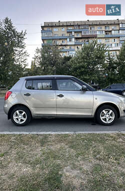 Хэтчбек Skoda Fabia 2011 в 