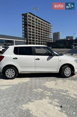 Хэтчбек Skoda Fabia 2011 в 