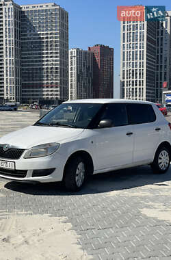 Хэтчбек Skoda Fabia 2011 в 