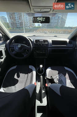 Хэтчбек Skoda Fabia 2011 в 