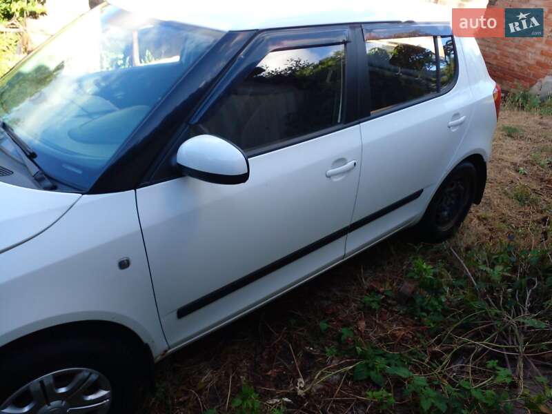 Хэтчбек Skoda Fabia 2011 в Краматорске фото 2 Хэтчбек Skoda Fabia 2011 в Краматорске