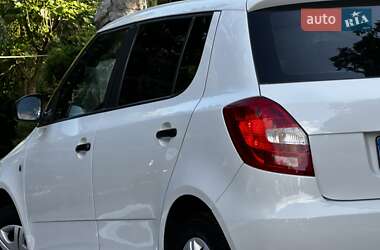 Хэтчбек Skoda Fabia 2011 в 