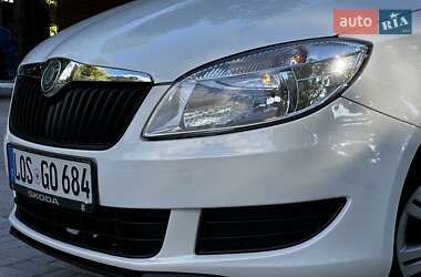 Хэтчбек Skoda Fabia 2011 в 