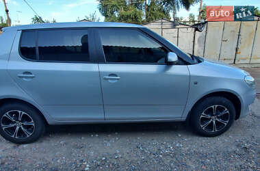 Хэтчбек Skoda Fabia 2011 в 
