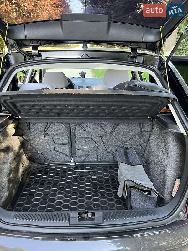 Хетчбек Skoda Fabia 2006 в Волочиську