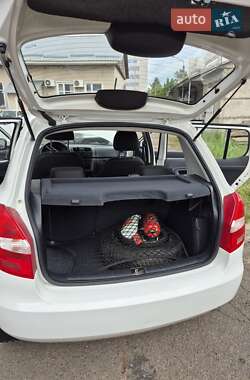 Хэтчбек Skoda Fabia 2011 в 