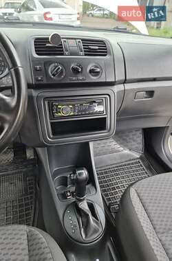Хэтчбек Skoda Fabia 2011 в 