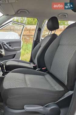 Хэтчбек Skoda Fabia 2011 в 