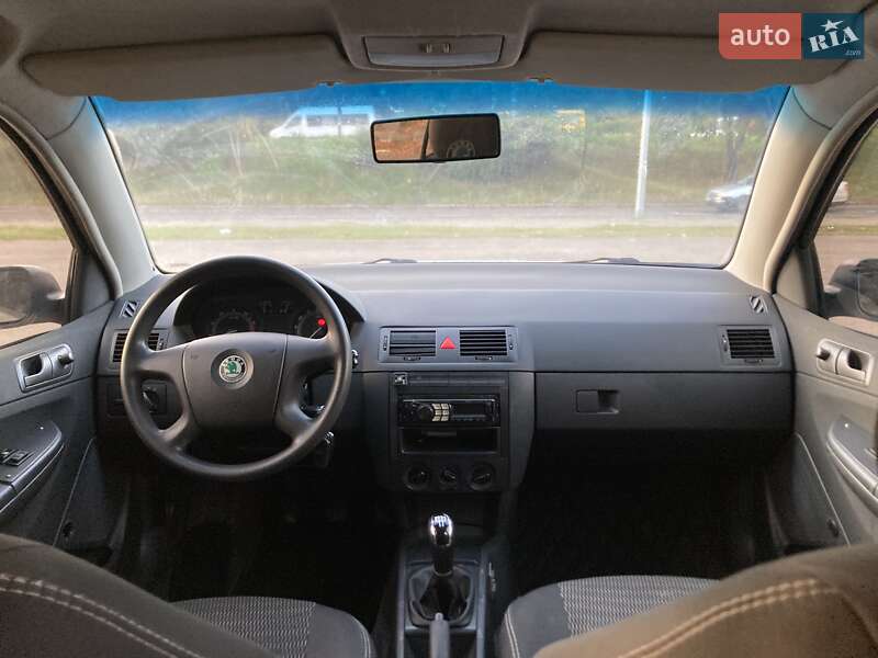 Хэтчбек Skoda Fabia 2006 в Киеве