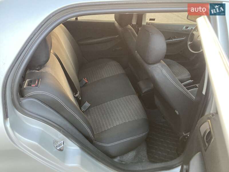 Хэтчбек Skoda Fabia 2006 в Киеве