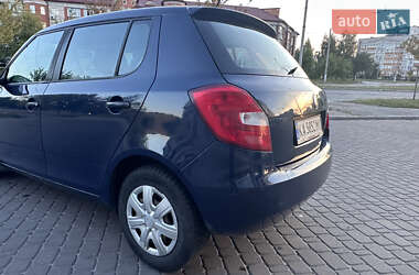 Хэтчбек Skoda Fabia 2011 в 