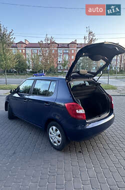 Хэтчбек Skoda Fabia 2011 в 