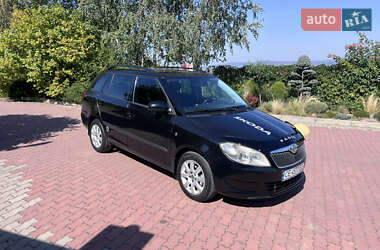 Універсал Skoda Fabia 2010 в Чернівцях