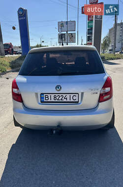 Хэтчбек Skoda Fabia 2011 в 