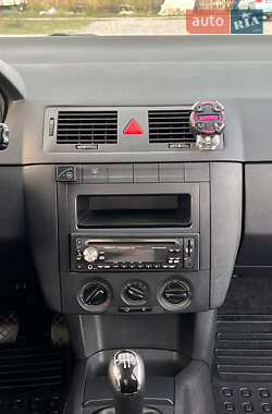 Хэтчбек Skoda Fabia 2006 в 
