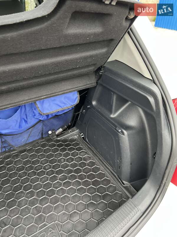 Хетчбек Skoda Fabia 2012 в Роздільній