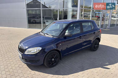 Хэтчбек Skoda Fabia 2011 в 