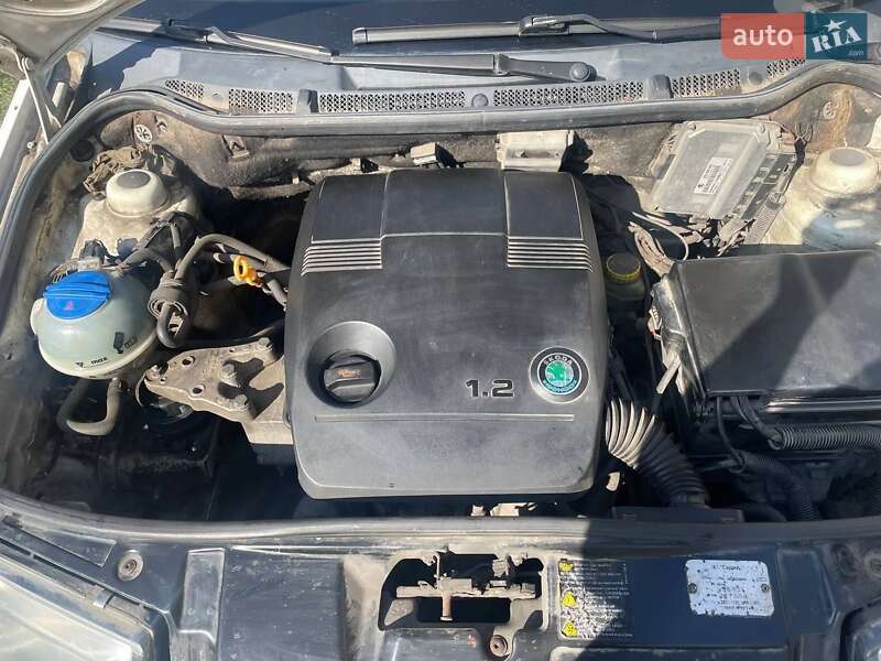 Хэтчбек Skoda Fabia 2003 в Киеве