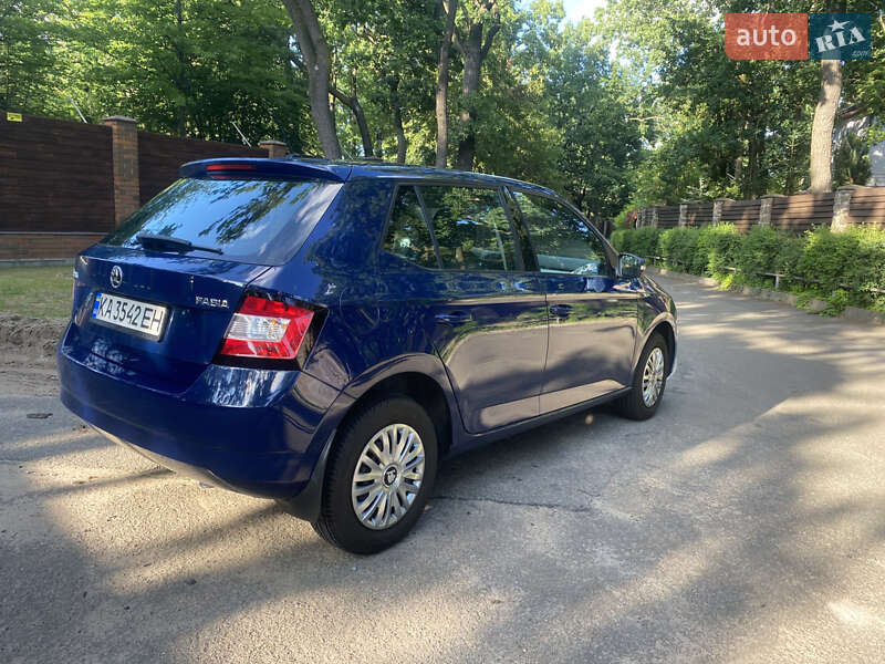 Хэтчбек Skoda Fabia 2016 в Киеве