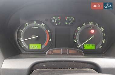 Седан Skoda Fabia 2004 в 