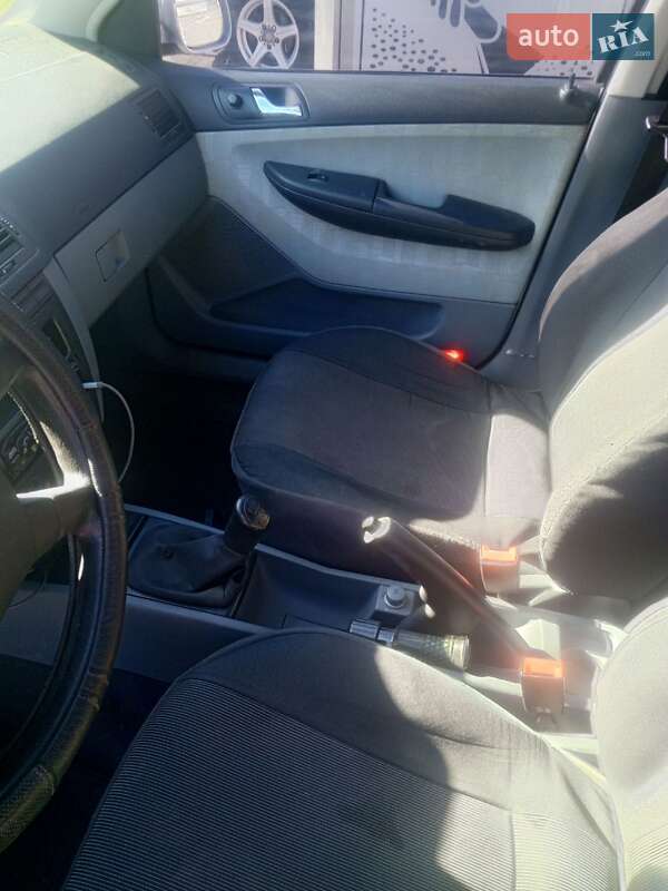 Седан Skoda Fabia 2002 в Литине