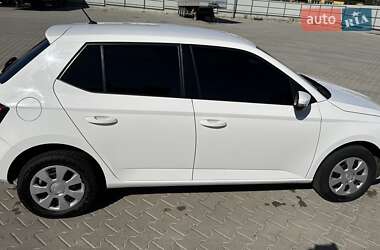 Хэтчбек Skoda Fabia 2018 в 
