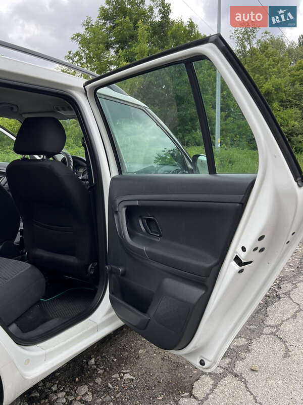 Универсал Skoda Fabia 2011 в Киеве фото 16 Универсал Skoda Fabia 2011 в Киеве