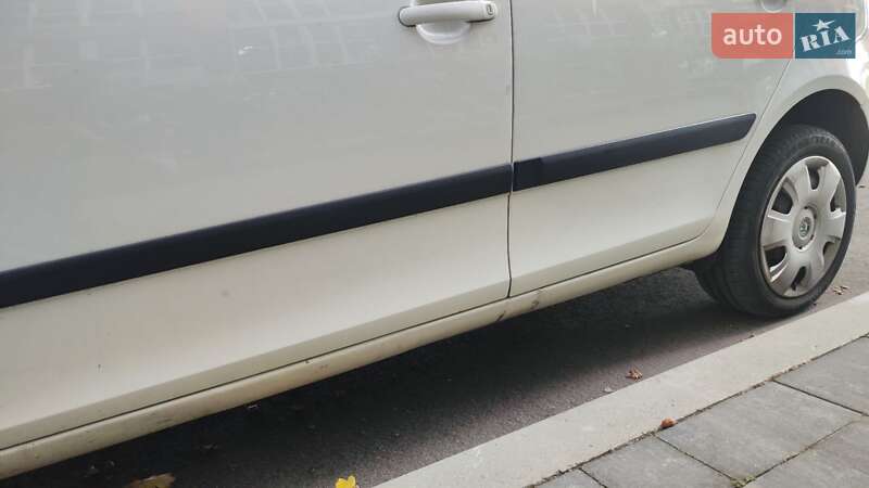 Хэтчбек Skoda Fabia 2008 в Чернигове