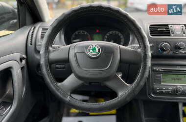 Хэтчбек Skoda Fabia 2010 в 