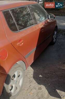 Хэтчбек Skoda Fabia 2007 в 