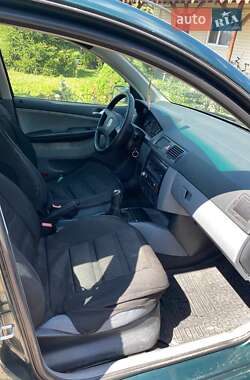 Хетчбек Skoda Fabia 2001 в 
