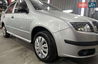Седан Skoda Fabia 2004 в Києві