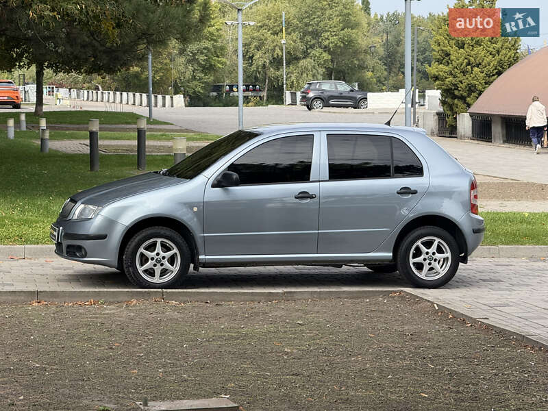 Хетчбек Skoda Fabia 2005 в Дніпрі