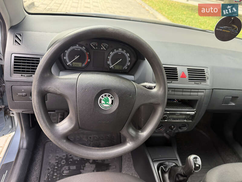 Хетчбек Skoda Fabia 2005 в Дніпрі