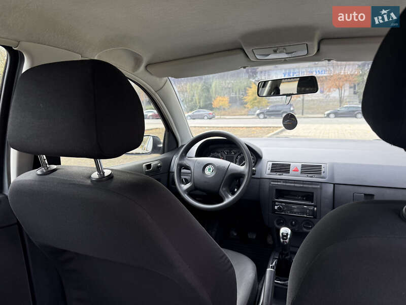 Хетчбек Skoda Fabia 2005 в Дніпрі