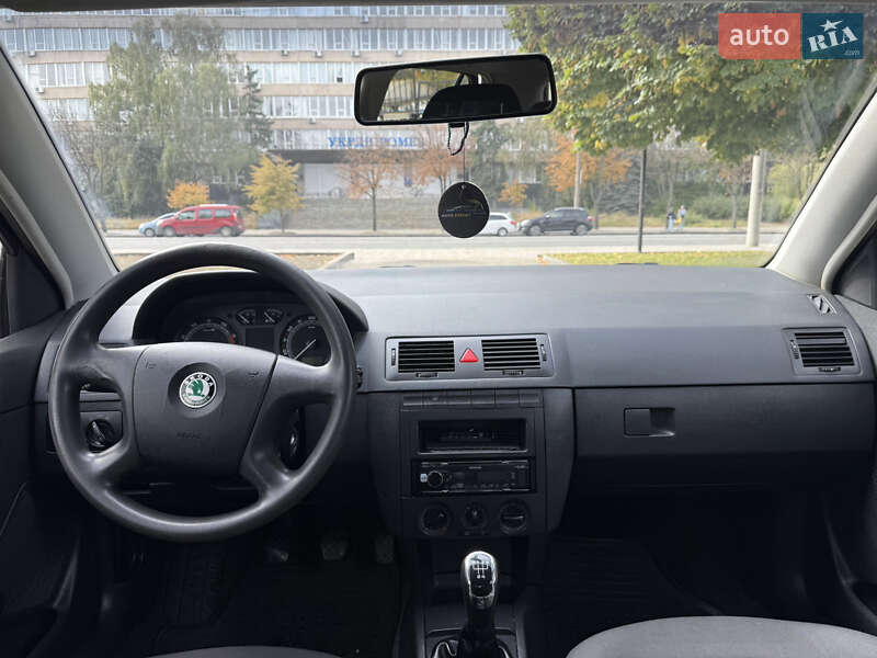 Хетчбек Skoda Fabia 2005 в Дніпрі