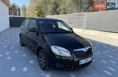 Хэтчбек Skoda Fabia 2010 в 