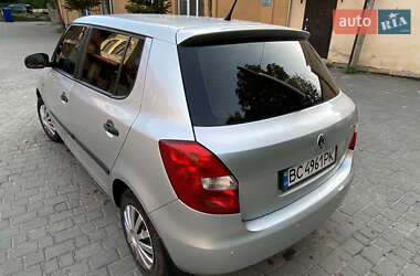 Хэтчбек Skoda Fabia 2010 в 